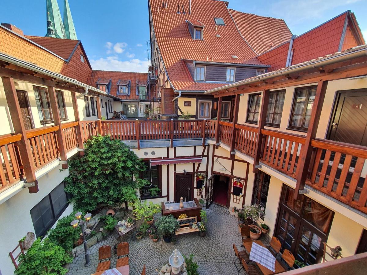Hotel Zur Goldenen Sonne Quedlinburg Exterior foto